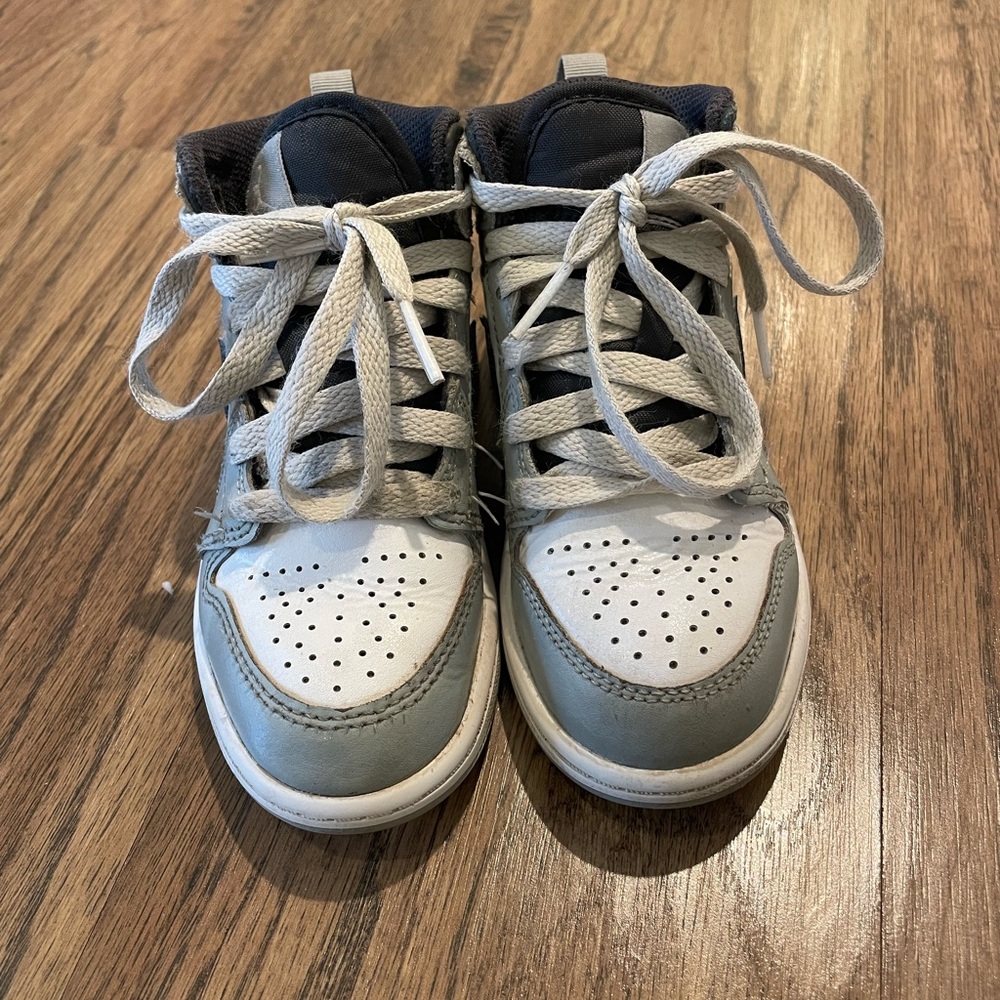 Nike Jordan 1 mid top Light smoke grey